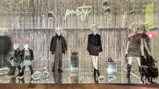 Party Christmas Vibes στα πολυκαταστήματα notos