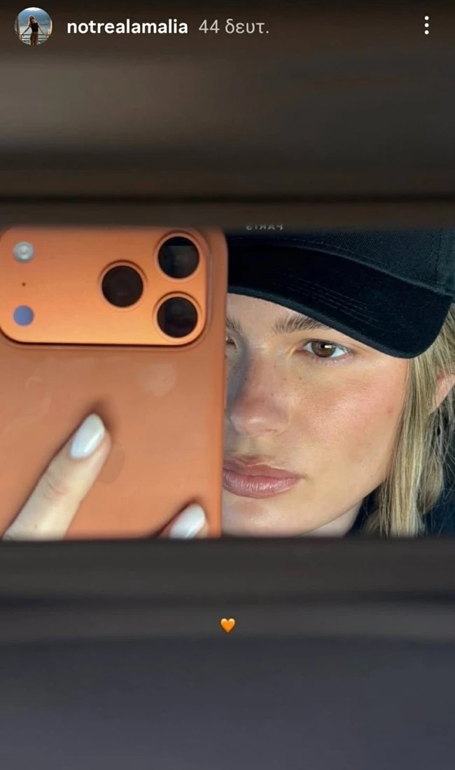 H Αμαλία Κωστοπούλου με το πιο κομψό μανικιούρ της σεζόν