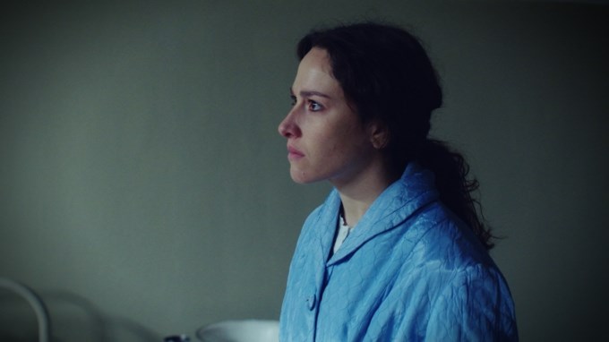 Άγιος Έρωτας | Ο Μαρκόπουλος διψά για εκδίκηση & η εξομολόγηση της Ελένης διαλύει τον Κυριάκο