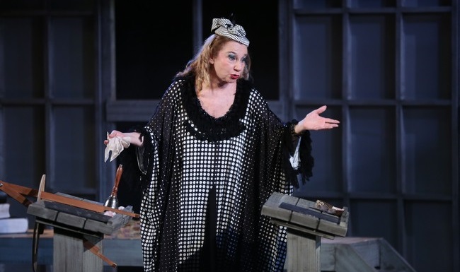 Ψίθυροι Στο Θέατρο «Αθηνών» - εικόνα 3