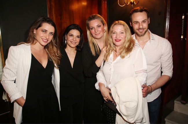 Ψίθυροι Στο Θέατρο «Αθηνών» - εικόνα 10