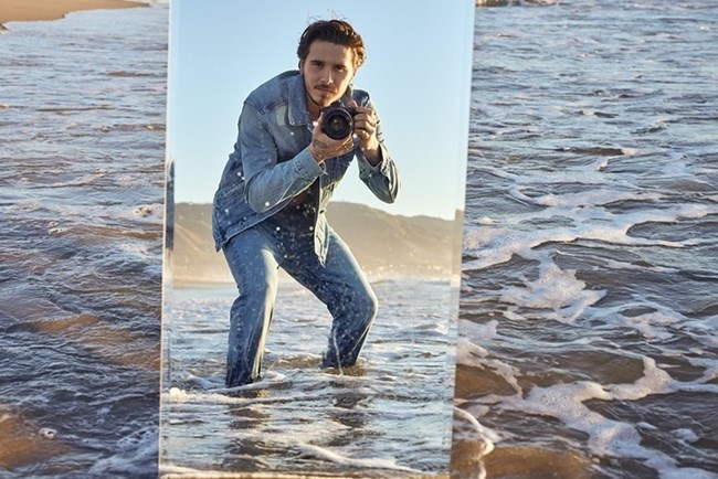 Ο Brooklyn Beckham μπροστά και πίσω από την κάμερα στη νέα καμπάνια της Pepe Jeans London