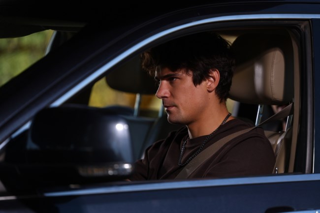 Να μ' αγαπάς | Δραματικές ώρες για τη Ζωή - Ο Λευτέρης ξυλοκοπείται βάναυσα!