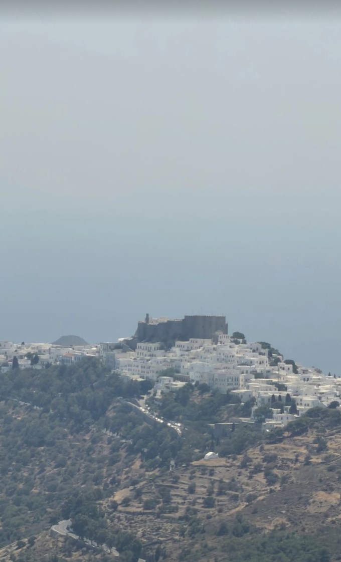 Αμαλία Κωστοπούλου: Επέστρεψε στην αγαπημένη της Πάτμο - Οι καλοκαιρινές στιγμές με τον σύζυγό της