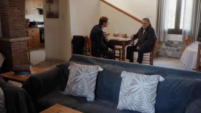 Η γη της Ελιάς | Ο Στέφανος ανακοινώνει τα κακά νέα & η Ασπασία κάνει την κίνησή της, μία μέρα πριν τη δίκη