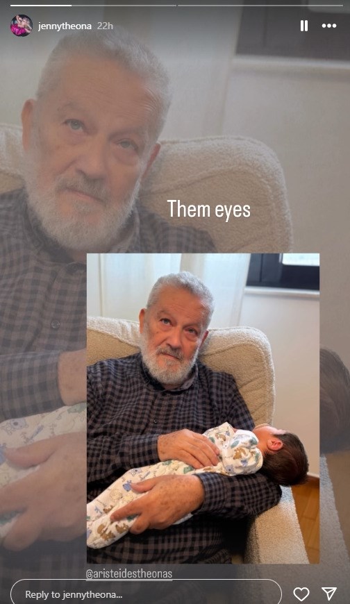 Η Τζένη Θεωνά φωτογραφίζει τον πατέρα της αγκαλιά με τον νεογέννητο γιο της