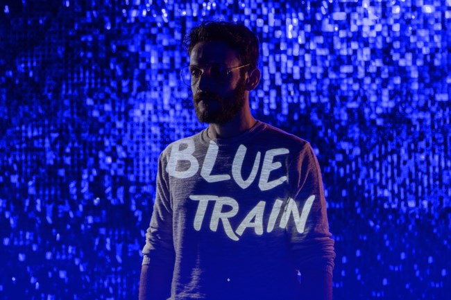 Το "Blue train" του Γεράσιμου Ευαγγελάτου έρχεται στο Θέατρο Άλμα - εικόνα 2