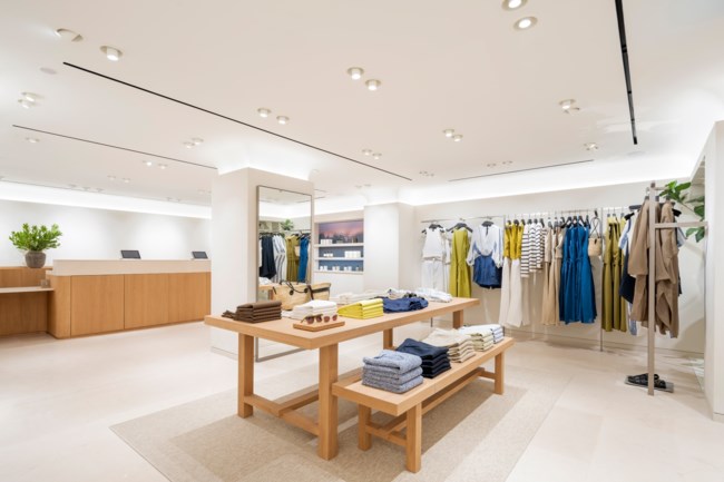 Το νέο κατάστημα Massimo Dutti στη Γλυφάδα επέστρεψε ανανεωμένο