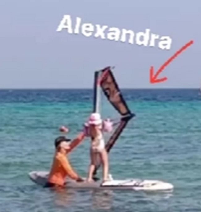 Ελεονώρα Μελέτη - Αλεξάνδρα Μαροσούλη surf Story