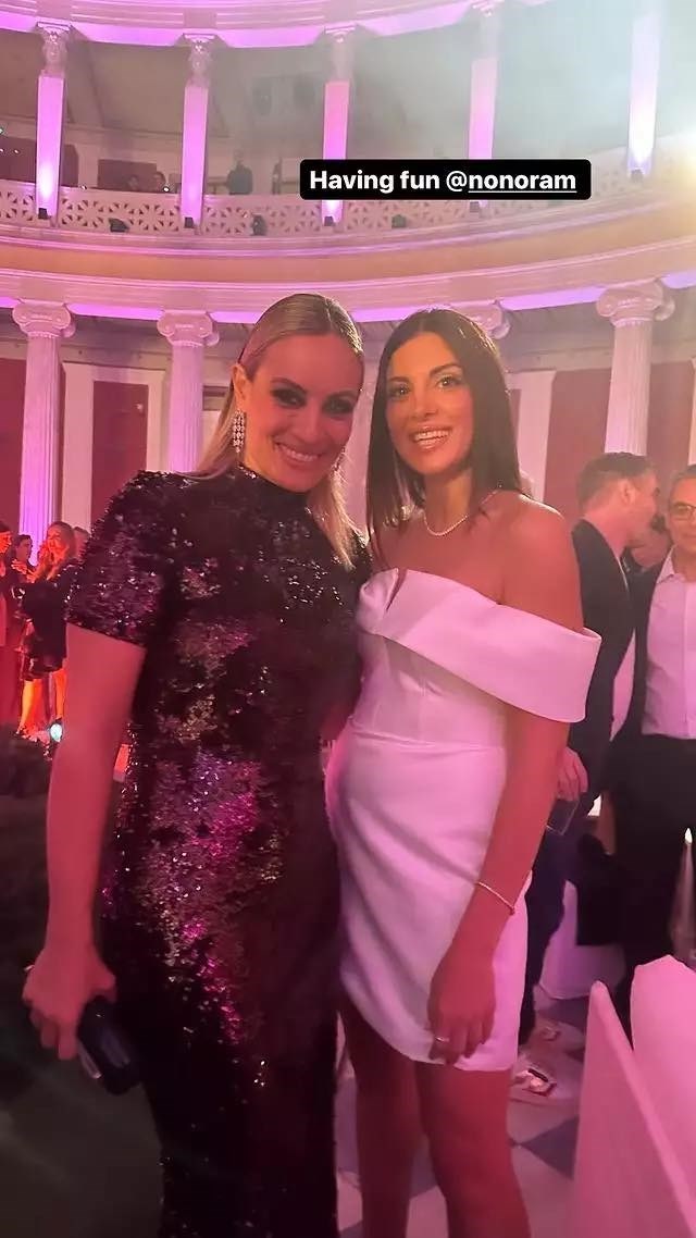 Σταματίνα Τσιμτσιλή & Ελεονώρα Μελέτη σε κοινή βραδινή εμφάνιση
