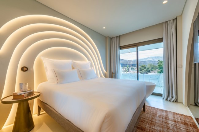 Isla-Brown-Corinthia