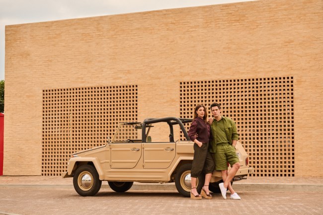 Sunset Safari: Έλενα Παπαρίζου και Κώστας Μαρτάκης στη νέα SS25 καμπάνια της HARALAS