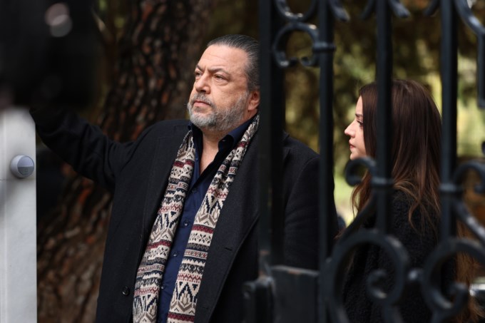 Να μ' αγαπάς