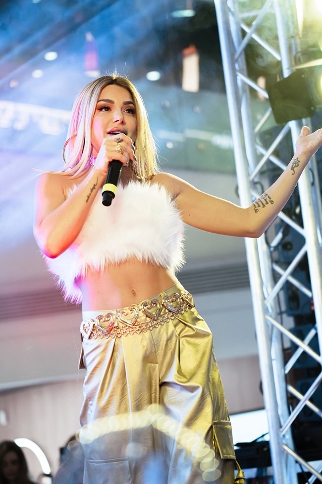 Live Stage στο Athens Metro Mall με τον Λάμψη 92,3 κι τη Josephine