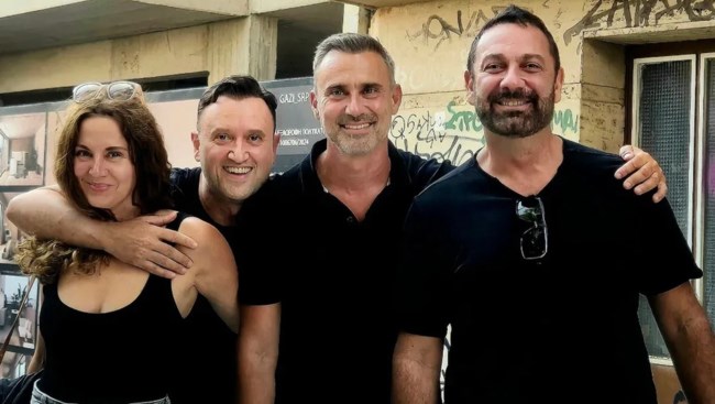 Η ομάδα του "Παρά Πέντε" επανενώνεται στην κηδεία του Γεράσιμου Μιχελή - Το συγκινητικό "αντίο"