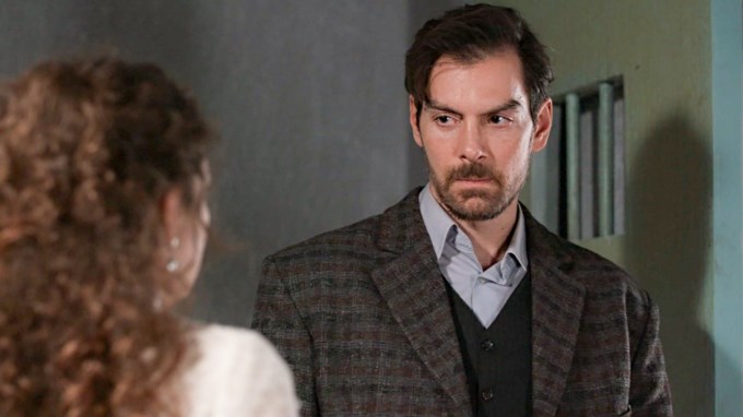 Grand Hotel | Η Κυβέλη κάνει την αποκάλυψη στον Ρήγα & ο Πέτρος βγαίνει εκτός ορίων!