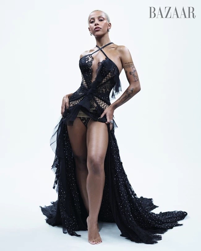 Η Doja Cat φωτογραφίζεται για το Harper's Bazaar Greece και αποκαλύπτει για την προσωπική της ζωή