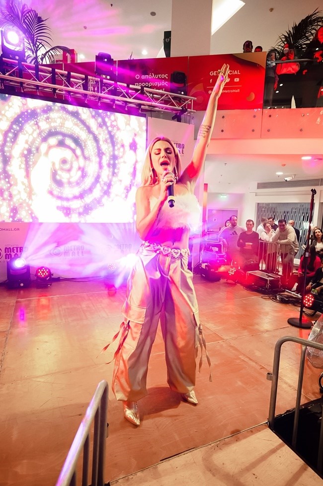 Live Stage στο Athens Metro Mall με τον Λάμψη 92,3 κι τη Josephine