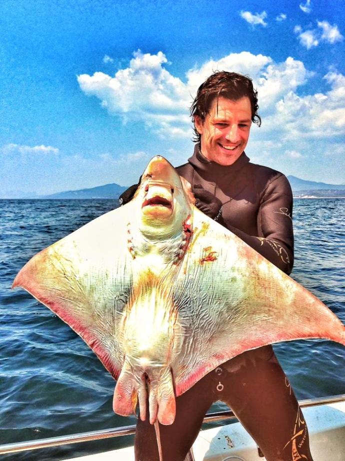 Ο Σάκης, Το Έρμο Το Σαλάχι Και Τα Σχόλια Στο Instagram