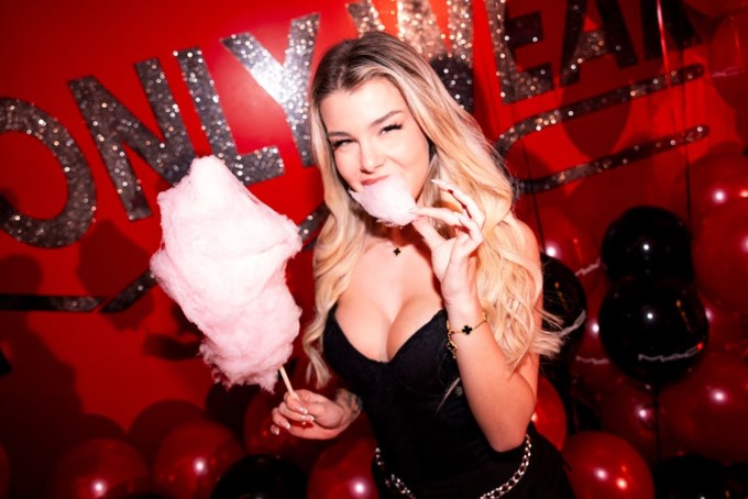 Modern Cinderella (Μαρία Καραλιόλου)