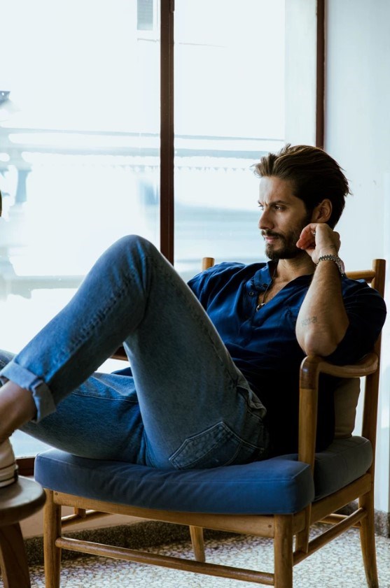 Style inspo | O Γιώργος Καράβας φωτογραφίζεται για τη χειμερινή συλλογή της G-Star