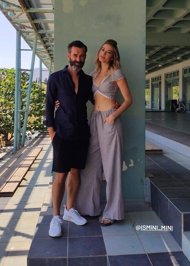 GNTM | Ο Άγγελος Μπράτης ποζάρει αγκαλιά με την Ισμήνη Παπαβλασοπούλου