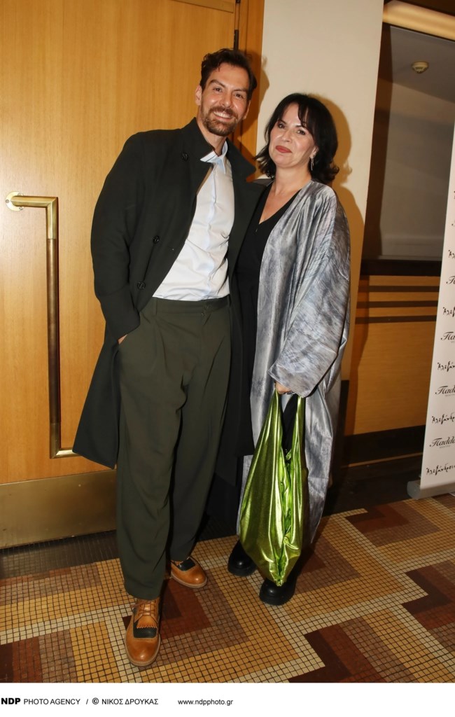 "Οικογενειακή" έξοδος στο θέατρο για τον Γιάννη Κουκουράκη