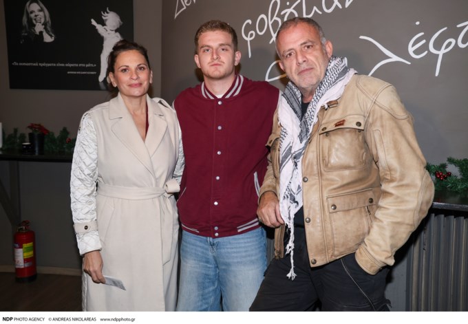 Θεοφανία Παπαθωμά & Πασχάλης Τσαρούχας σε σπάνια εμφάνιση και τον γιο τους