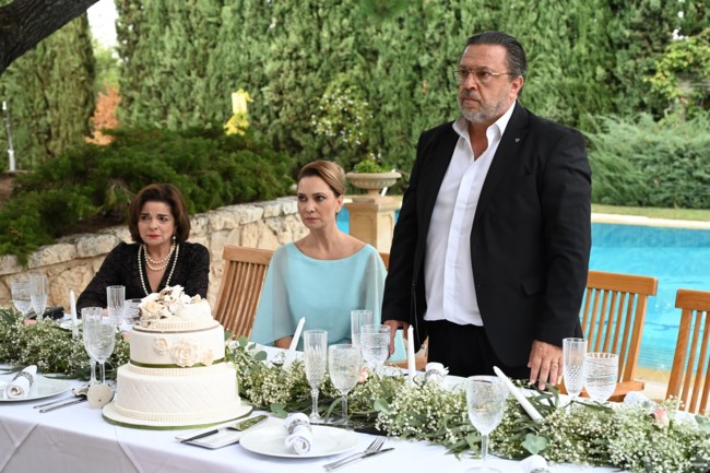 Να μ' αγαπάς | Το ψέμα της Εβίτας αποκαλύπτεται & η Σοφία χάνει τον έλεγχο!