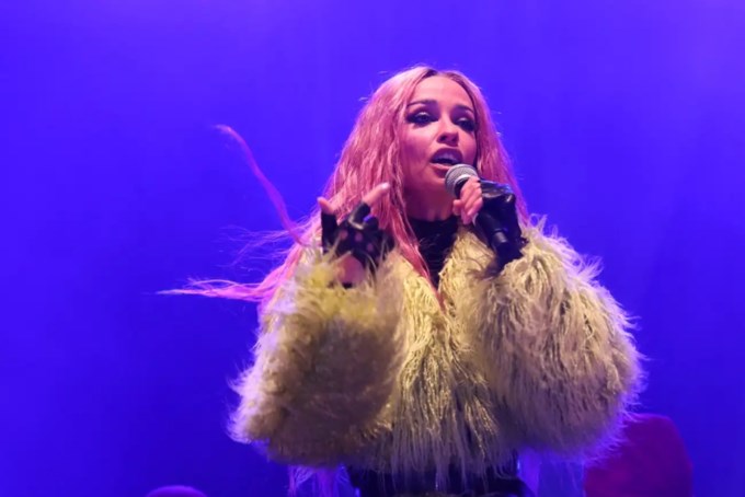 Παραμονή Πρωτοχρονιάς στην Αθήνα | Εικόνες από τις μοναδικές συναυλίες