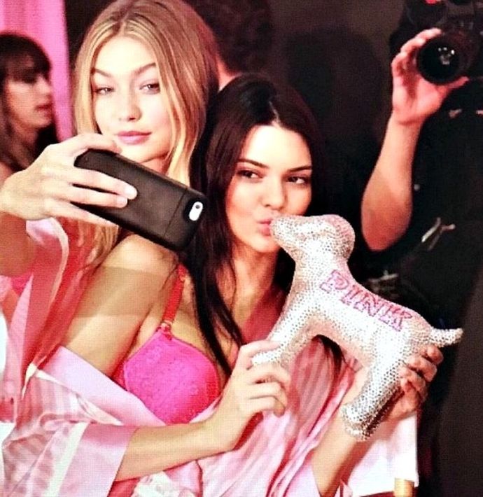 Στα Παρασκήνια Του Show Της Victoria's Secret