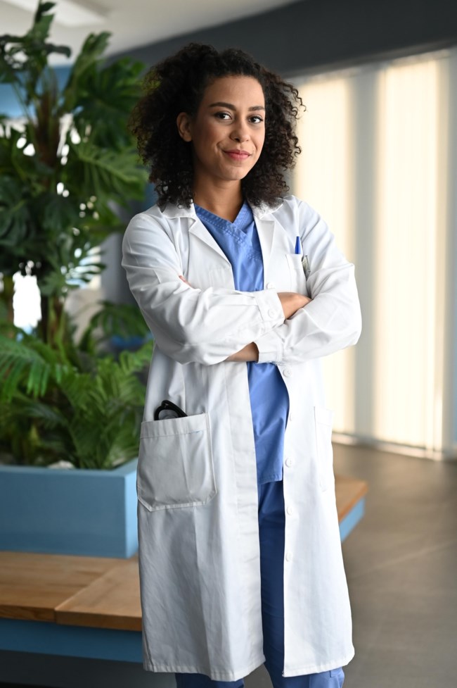 Ο ΓΙΑΤΡΟΣ - Δανάη Ομορεγκιέ (Άλμα Εμμάρ)