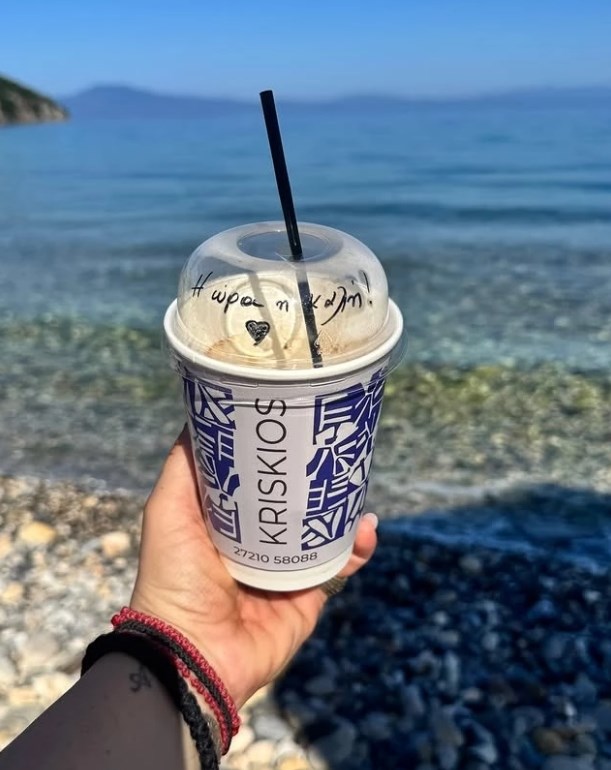 Δανάη Μπάρκα | Η πρώτη γαμήλια ανάρτηση από την παραλία της Μάνης