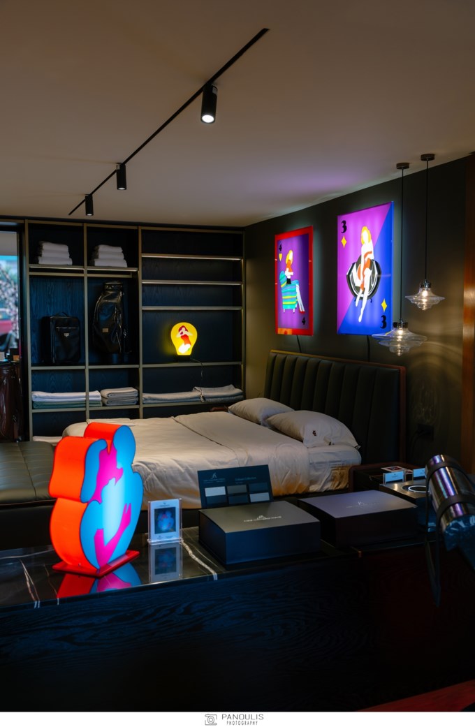 Ο Marco Lodola στο showroom της VARANGIS