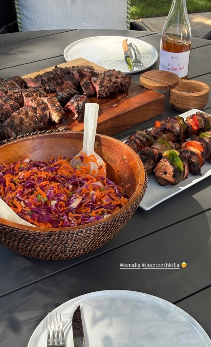 Αμαλία Κωστοπούλου | Το απολαυστικό BBQ στο Τέξας και το ελληνικό φαγητό που δεν αποχωρίζεται
