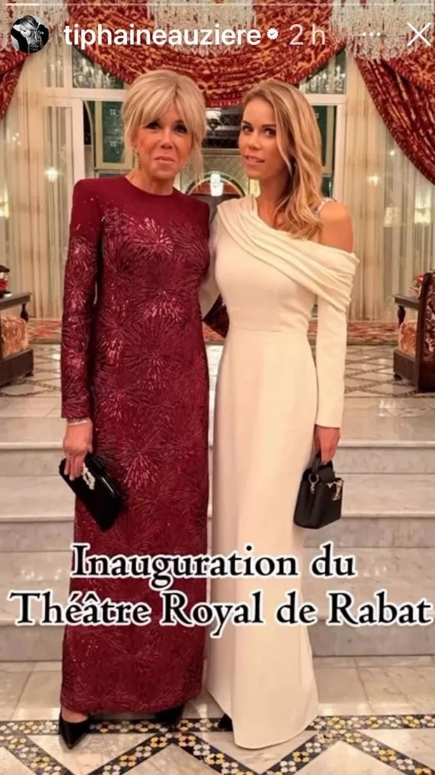 Brigitte Macron | Σπάνια red carpet εμφάνιση στο Μαρόκο με την καλλονή κόρη της