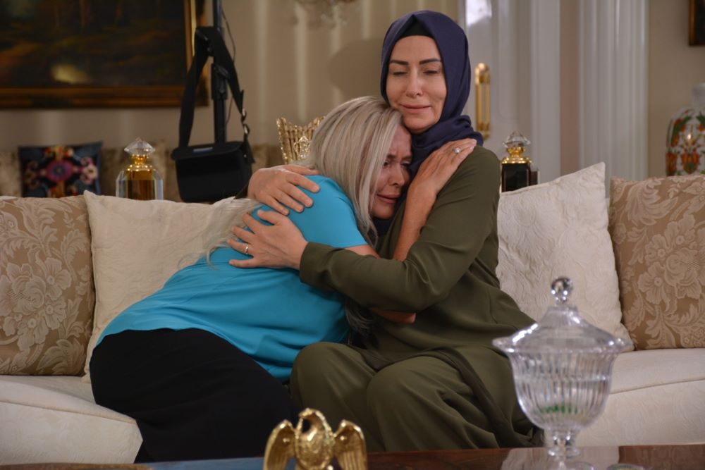 Πέμπτη 16/9 - Επεισόδιο 926