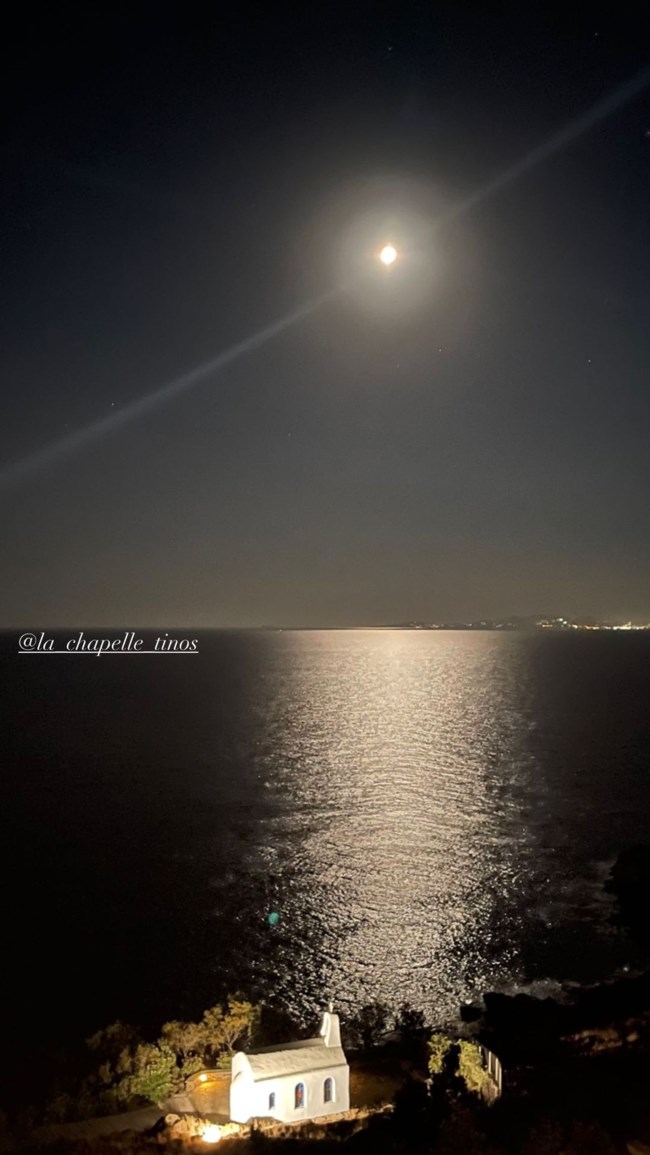 Καλοκαιρινή απόδραση στην Τήνο για τον Κωστή Μαραβέγια και την Τόνια Σωτηροπούλου