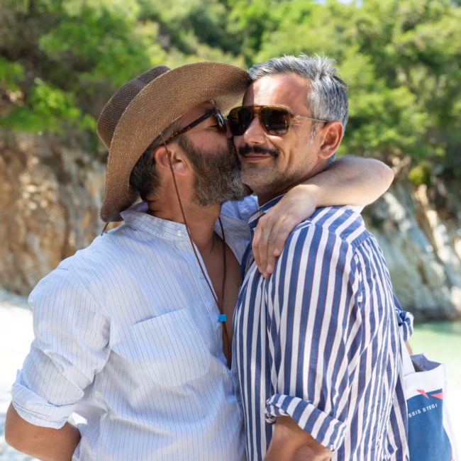 O Άγγελος Μπράτης με τον σύντροφό του