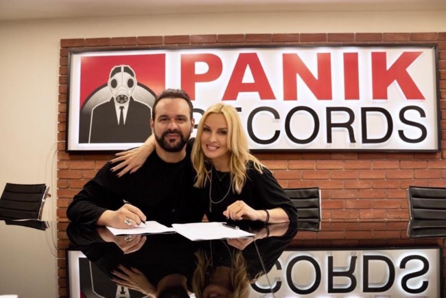 H Πέγκυ Ζήνα κάνει ένα νέο βήμα στην καριέρα της