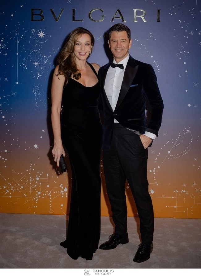 Κάτια Ζυγούλη | Η εντυπωσιακή εμφάνιση με βελούδινο φόρεμα στο πλευρό του Σάκη Ρουβά