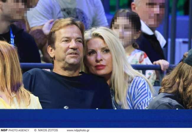 Η Ελένη Μενεγάκη ποζάρει πιο εντυπωσιακή από ποτέ