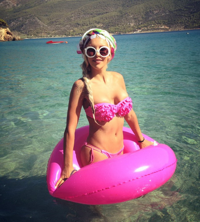 Οι Καλοκαιρινές Περιπέτειες Της Ζέτας Θεοδωροπούλου Δεν Έχουν Τελειωμό - εικόνα 2