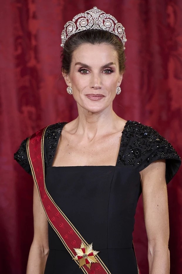 Βασίλισσα Letizia| Με τιάρα Cartier τιμά την Βασίλισσα Σοφία