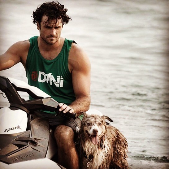 Dani Dogs _ Φλερτ Μαλέσκου