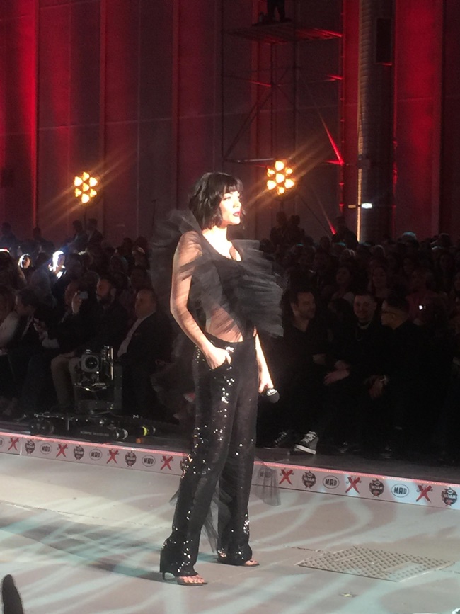 Η Ήβη Αδάμου στο catwalk του Dimitris Petrou.