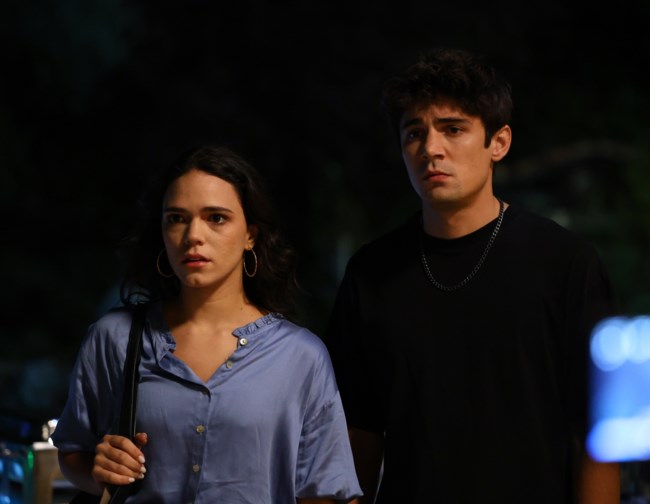 Να μ' αγαπάς