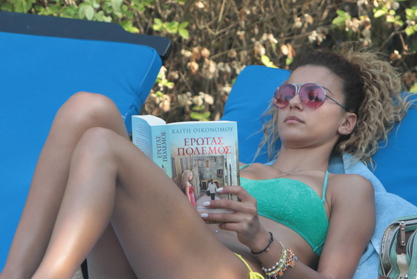 Ειρήνη Παπαδοπούλου Στην Πισίνα - εικόνα 8