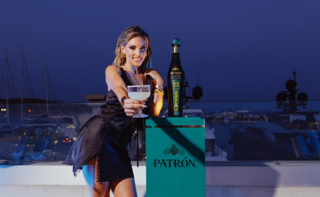 Αθηνά Οικονομάκου
