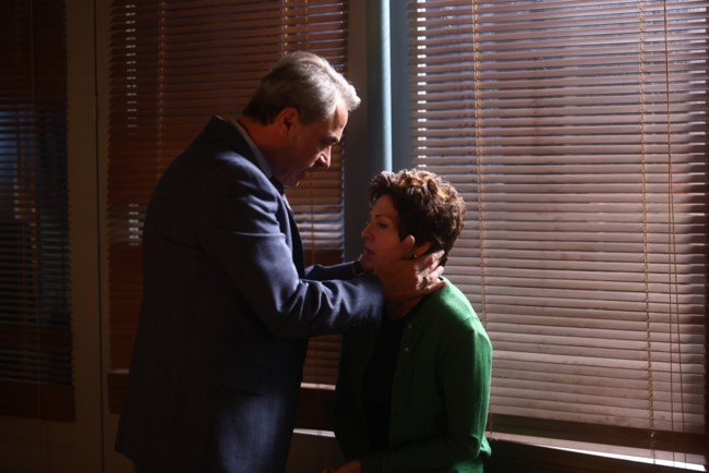 Άγιος Έρωτας | O Παύλος συλλαμβάνεται ξανά μπροστά σε όλη τη Στέρνα!